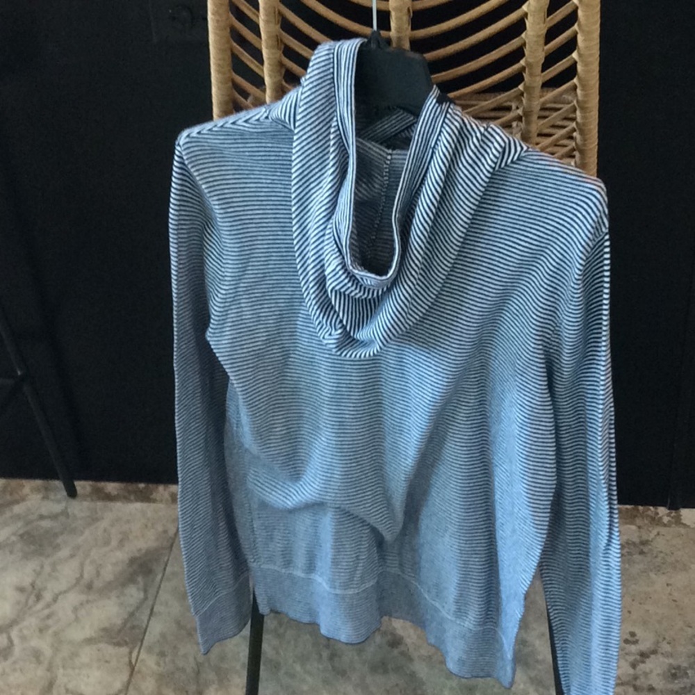 Express Men’s sweater - Picture 2 of 4
